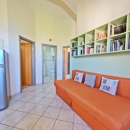 Ivana Borak Apartment Omis